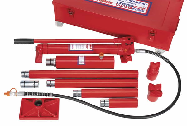 Snap Body Repair Kit 20 Tonne with hydraulic pump and accessories for auto body repairs.