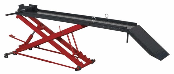 Hydraulic motorcycle lift with 450kg capacity for garage use
