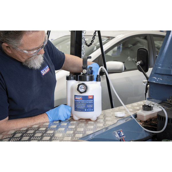 Pneumatic Brake & Clutch Bleeder 2.5L