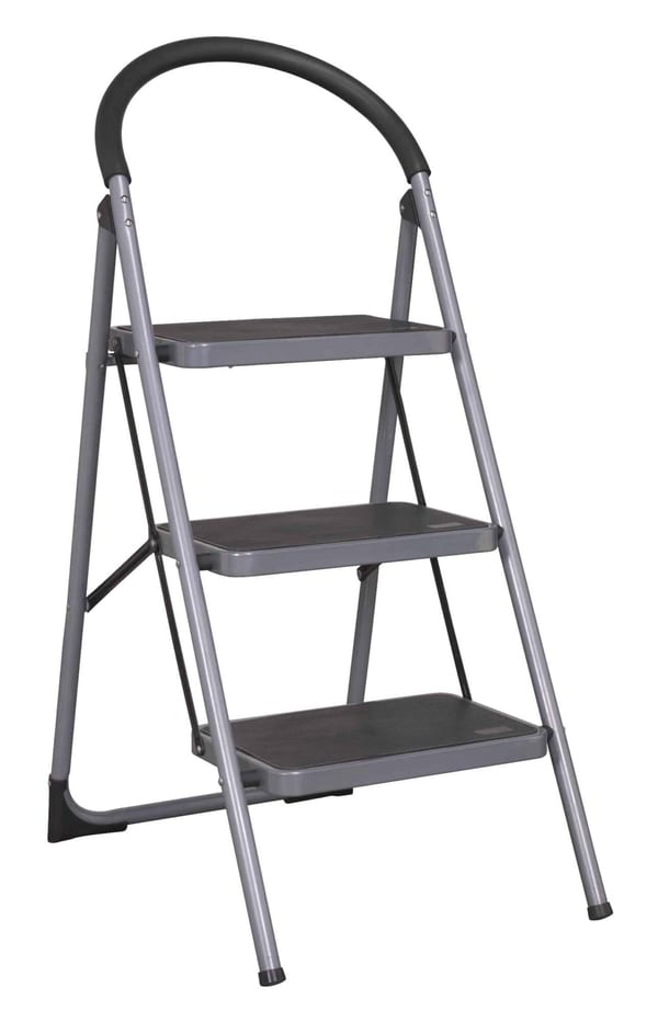 Three-tread step stool with a 150kg capacity, ideal for indoor and outdoor use.
