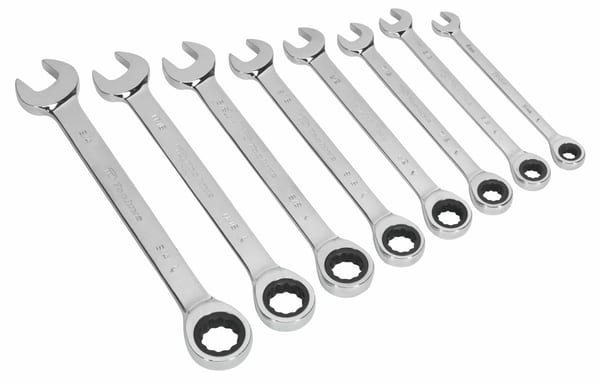 8-piece Imperial combination ratchet spanner set with chrome finish for effective tightening and loosening.