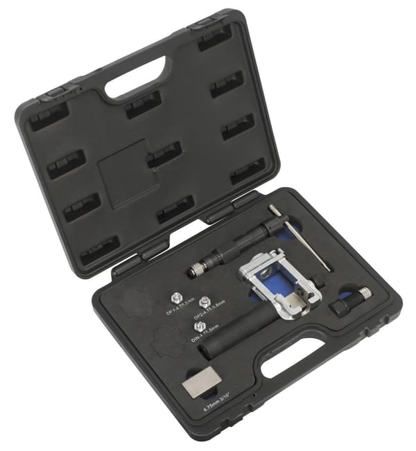 On-vehicle hydraulic brake pipe flaring tool set in a storage case