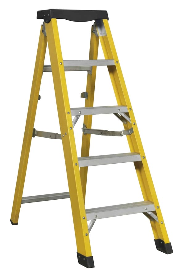 Fibreglass step ladder 4-tread EN 131 for safe outdoor and indoor use.