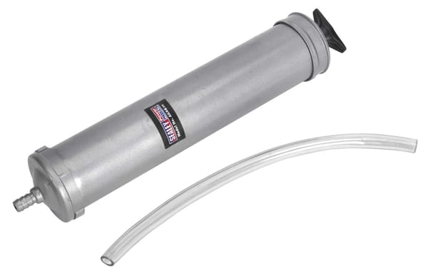 500ml metal oil suction syringe with clear dispensing tube for efficient lubrication.