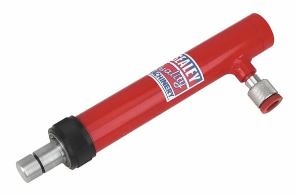 Midi 4tonne push ram for body repair tasks in garages and bodyshops.