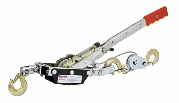 Hand Power Puller 1500kg for lifting and towing in garage and motoring tasks.