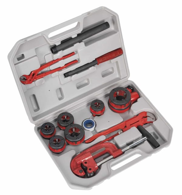Pipe threading kit with tools for 1/4" to 1-1/4" BSPT pipes in a case.