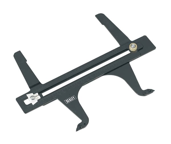 Brake drum wear gauge for precise measurements in vehicle service